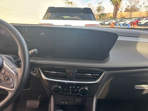 Used 2025 Buick Encore GX Preferred image 18