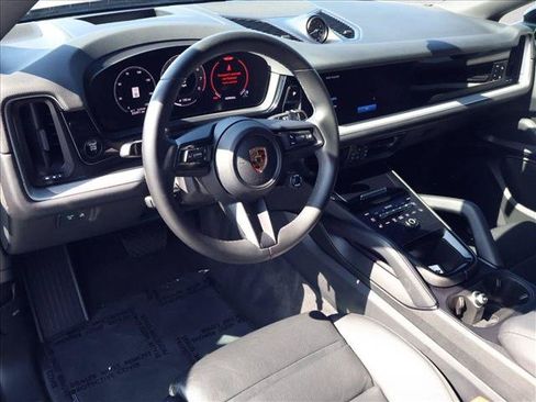 Used 2024 Porsche Cayenne Coupe AWD/4WD image 4