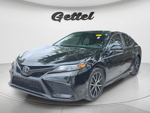 Used 2024 Toyota Camry SE image 1