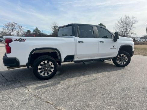 Used 2024 Chevrolet Silverado 2500 Custom image 8