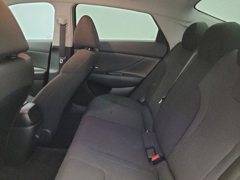Used 2025 Hyundai Elantra SE FWD image 18