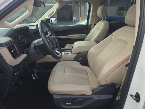 Used 2024 Ford Expedition Limited image 14