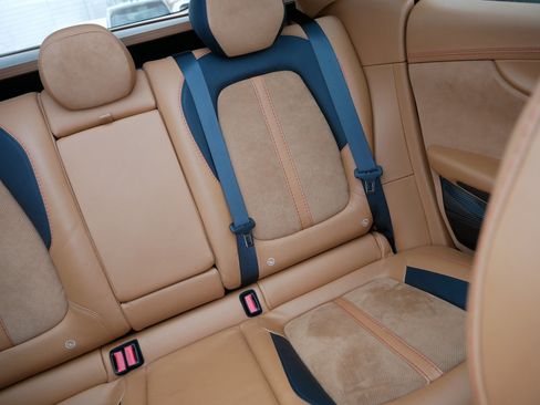 Used 2022 Aston Martin DBX image 14