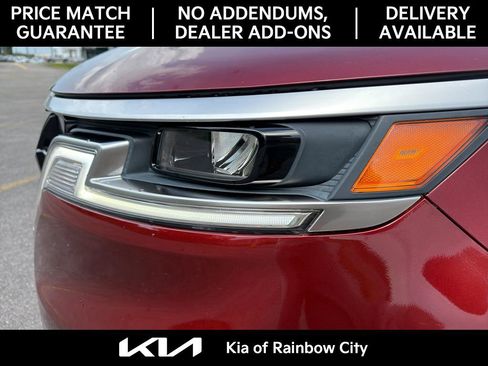 Used 2024 Kia Carnival LX FWD image 11