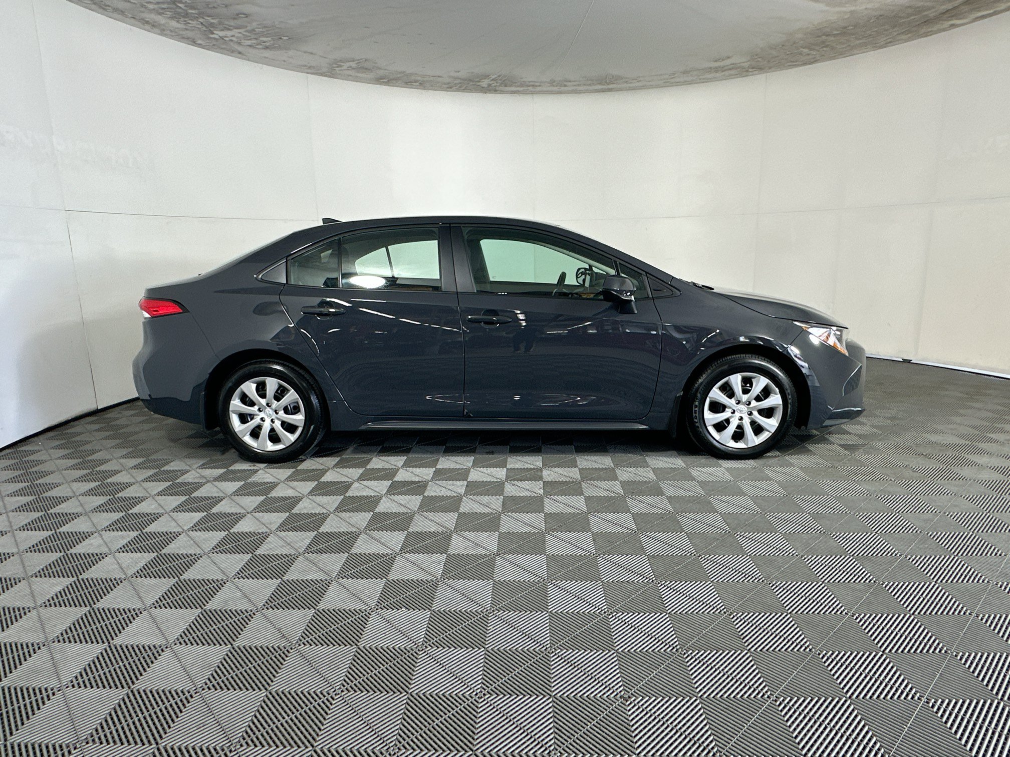 Used 2026 Toyota Corolla LE FWD image 2