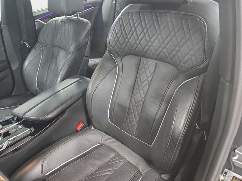 Used 2023 BMW M550i xDrive w/ Dynamic Handling Package image 22