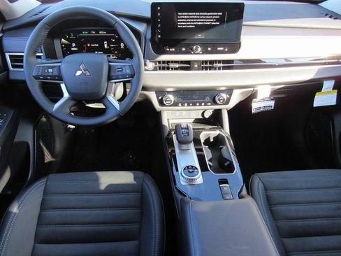 New 2025 Mitsubishi Outlander SE FWD image 10