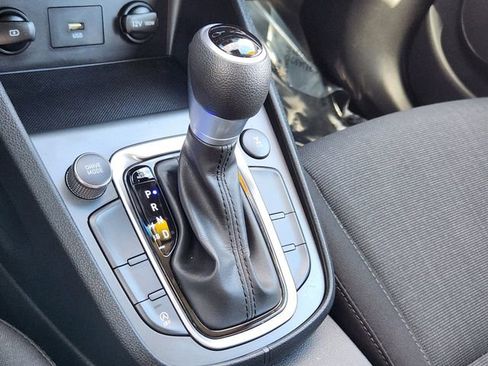 Used 2022 Hyundai Kona SEL image 17