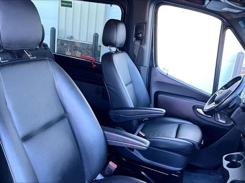 Used 2023 Mercedes-Benz Sprinter 2500 image 7