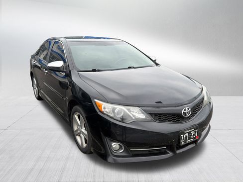 Used 2014 Toyota Camry SE FWD image 3