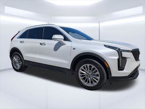 Used 2025 Cadillac XT4 Premium Luxury FWD image 1
