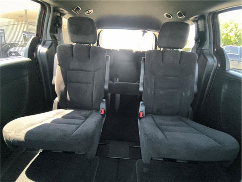 Used 2017 Dodge Grand Caravan SE FWD image 8