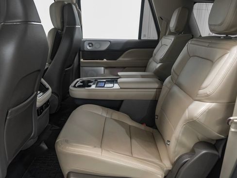 Used 2022 Lincoln Navigator L Reserve AWD/4WD image 38