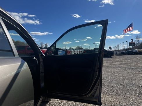 Used 2025 Subaru Forester Premium image 35