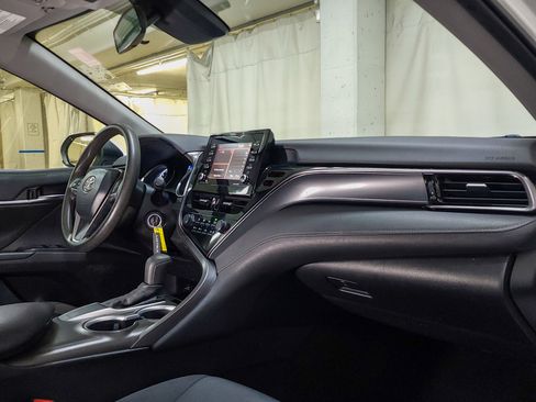 Used 2021 Toyota Camry LE image 43