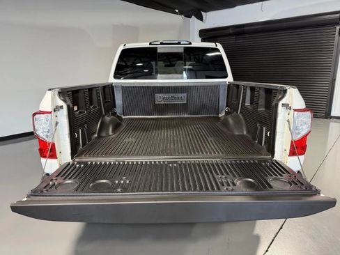 Used 2018 Nissan Titan S AWD/4WD image 13