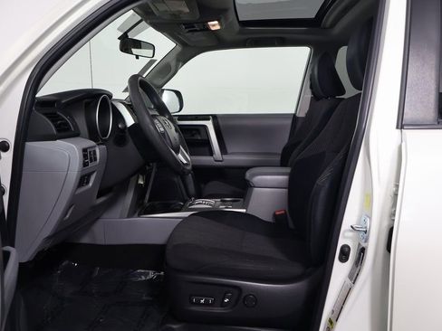 Used 2011 Toyota 4Runner SR5 w/ Convenience Pkg image 10