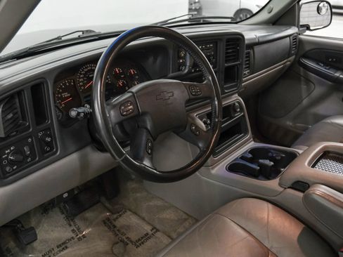 Used 2003 Chevrolet Suburban LT w/ LT Preferred Equipment Group RWD image 2