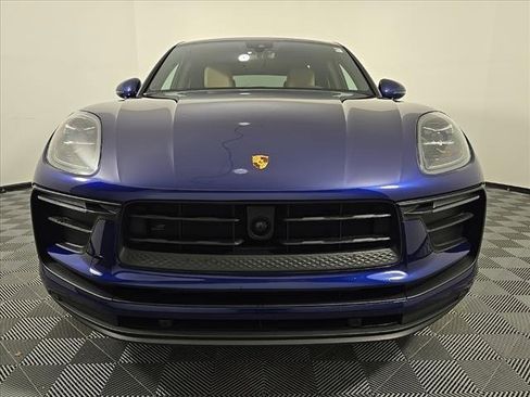 Certified 2025 Porsche Macan image 10
