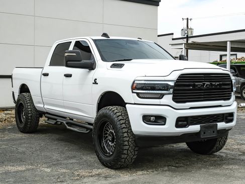 Used 2023 RAM 2500 Tradesman w/ Chrome Appearance Group AWD/4WD image 7