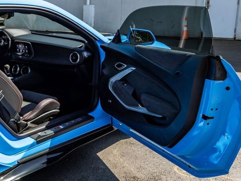 Used 2022 Chevrolet Camaro ZL1 RWD image 17