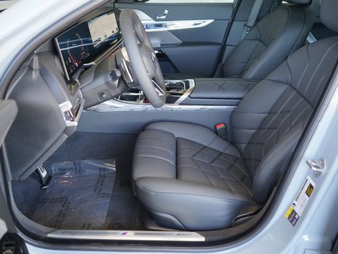 New 2026 BMW 750e xDrive w/ Premium Package image 12