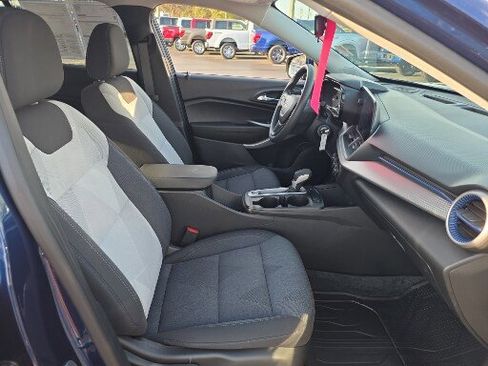 Used 2024 Chevrolet Trax LS w/ LS Convenience Package image 15