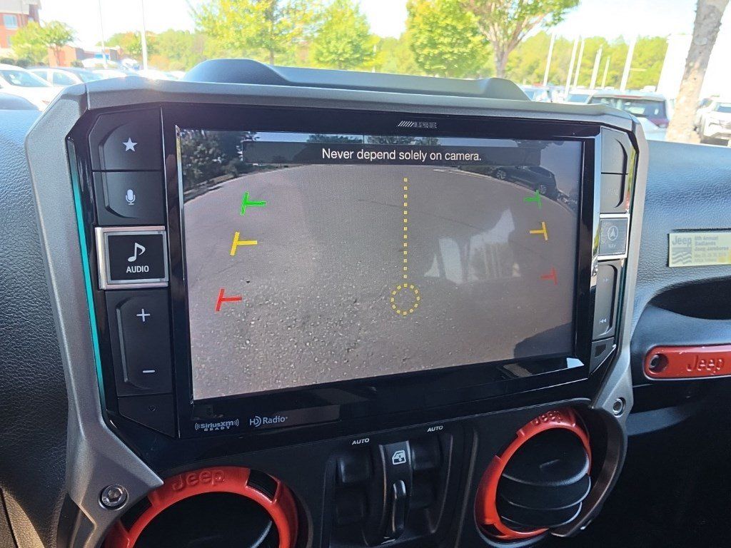 Used 2015 Jeep Wrangler Unlimited Rubicon w/ Connectivity Group AWD/4WD image 23