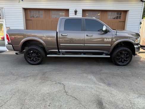 Used 2018 RAM 2500 Laramie w/ Convenience Group AWD/4WD image 2