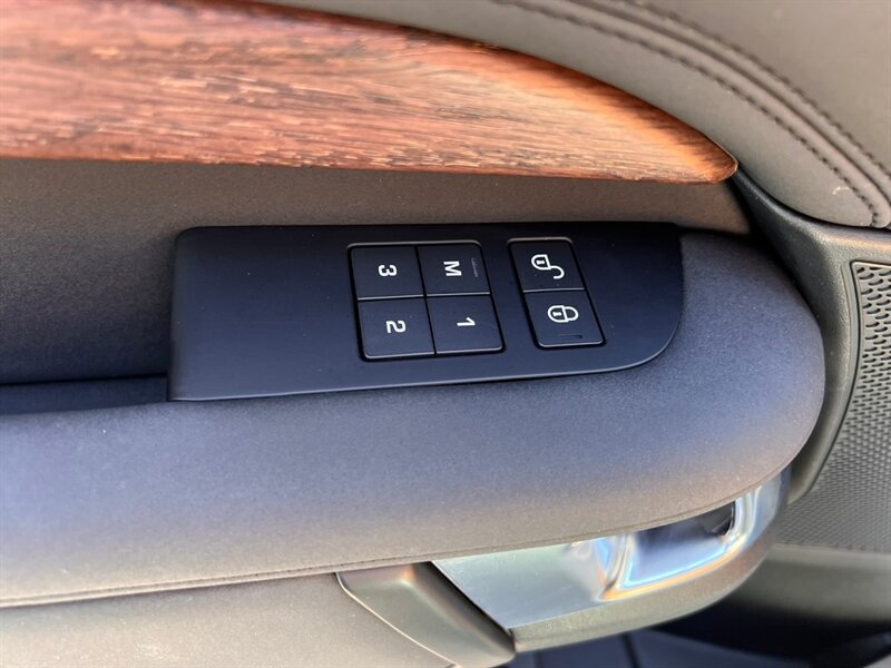 Used 2019 Land Rover Discovery HSE AWD/4WD image 29