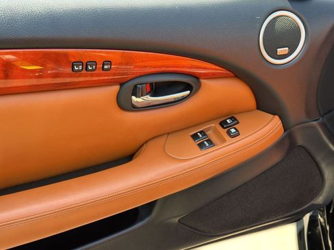 Used 2005 Lexus SC 430 Convertible RWD image 13