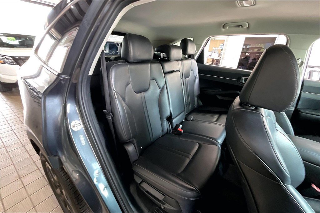 Used 2024 Kia Sorento S FWD image 16
