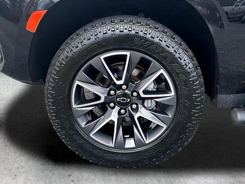 Used 2022 Chevrolet Tahoe Z71 w/ Z71 Off-Road Package AWD/4WD image 12