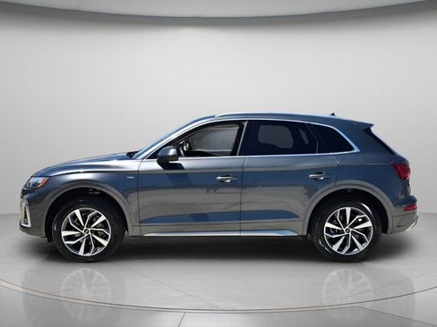 Used 2023 Audi Q5 2.0T Premium w/ Convenience Package AWD/4WD image 3