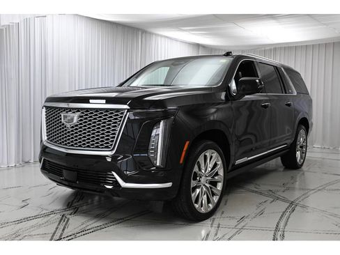 New 2026 Cadillac Escalade ESV Luxury w/ LPO, Radiant Package AWD/4WD image 4