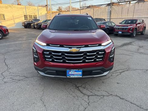 Used 2025 Chevrolet Equinox LT w/ Convenience Package II image 2