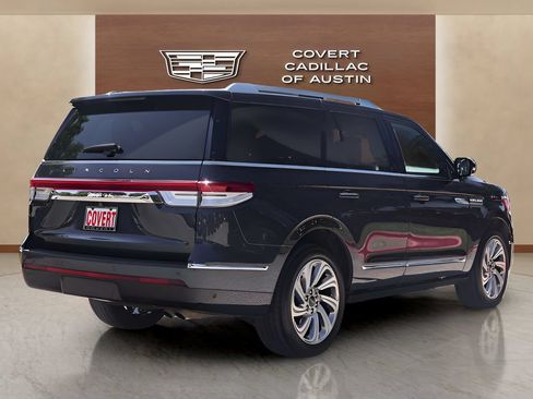 Used 2024 Lincoln Navigator Reserve AWD/4WD image 4