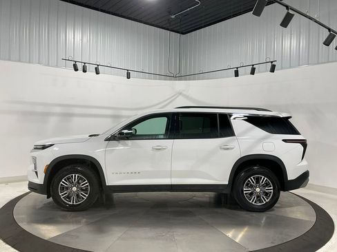 Used 2026 Chevrolet Traverse LT AWD/4WD image 16