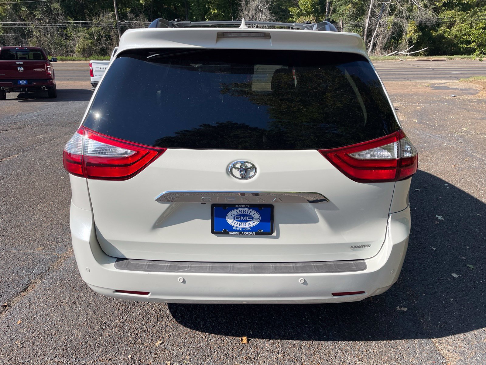 Used 2017 Toyota Sienna Limited FWD image 5