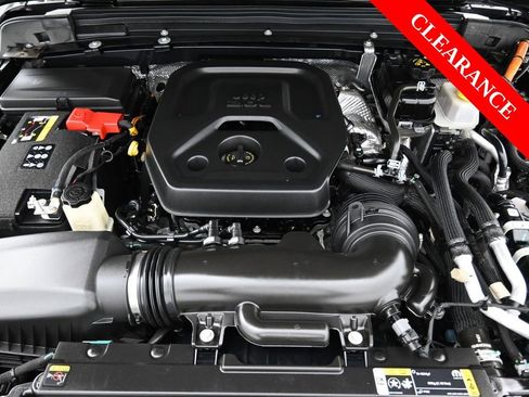 Used 2024 Jeep Wrangler Unlimited Sahara image 11