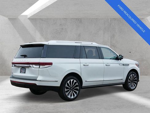 Used 2024 Lincoln Navigator L Reserve image 3