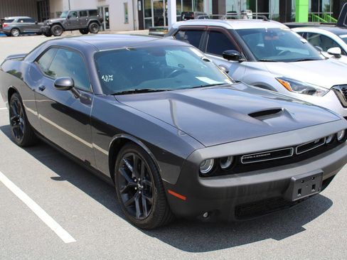 Used 2022 Dodge Challenger GT RWD image 3
