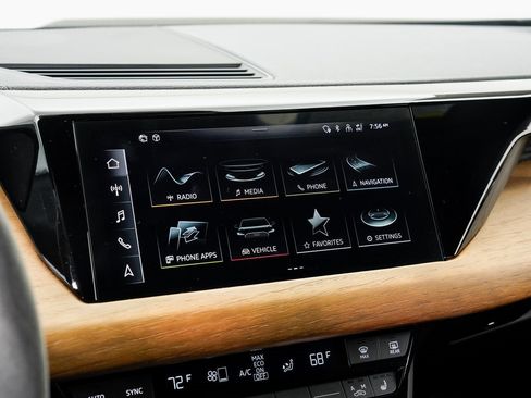 Used 2022 Audi e-tron GT Premium Plus image 16