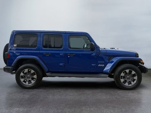 Used 2018 Jeep Wrangler Unlimited Sahara image 2