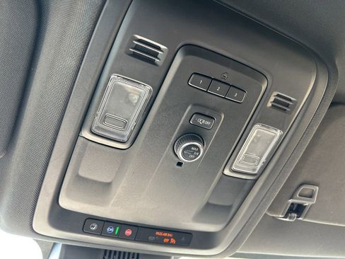 Used 2023 Chevrolet Suburban LT image 31