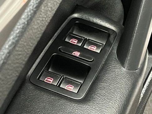 Used 2014 Volkswagen Passat 2.5 S image 13