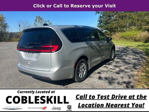 New 2026 Chrysler Pacifica Select FWD image 4