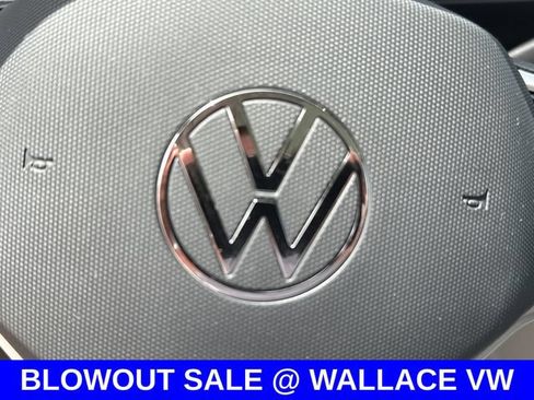 Certified 2024 Volkswagen Tiguan SE w/ Panoramic Sunroof Package FWD image 22
