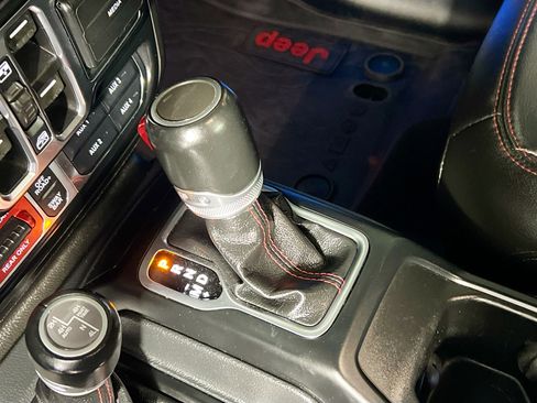 Used 2022 Jeep Gladiator Rubicon w/ Advanced Safety Group image 24