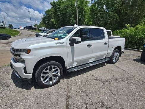Used 2019 Chevrolet Silverado 1500 High Country w/ Safety Package II AWD/4WD image 2